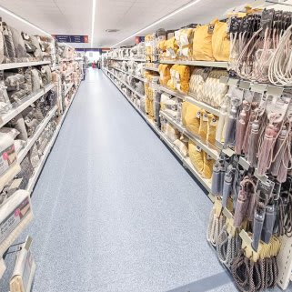 721-bandm-llangefni-store