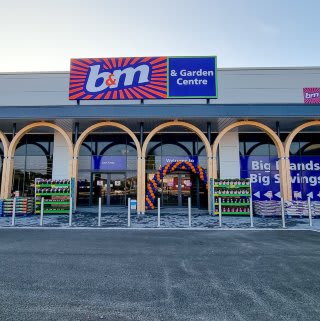 725-bandm-flude-park-crewe-store-profile