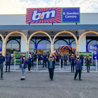 725-bandm-flude-park-crewe-store-team