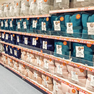 727-bandm-excelsior-cardiff-store-64