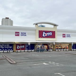 728-bandm-bentley-bridge-store-profile