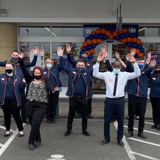 728-bandm-bentley-bridge-store-team-2