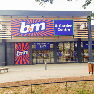 730-bandm-hedge-end-store-3