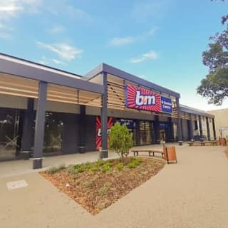 730-bandm-hedge-end-store-4