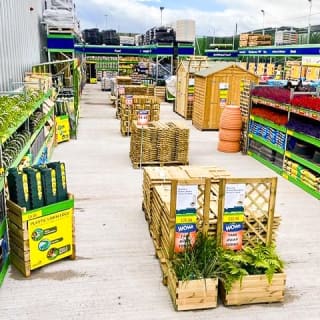 735-bandm-crieff-store-opening-11