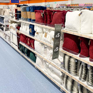 751-bandm-colindale-store-18