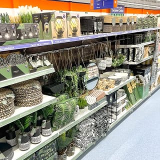 754-bandm-pitsea-store-21