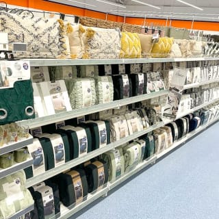 754-bandm-pitsea-store-9