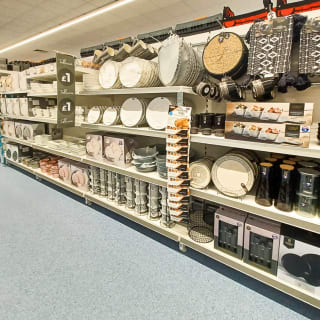 755-bandm-store-borehamwood-13