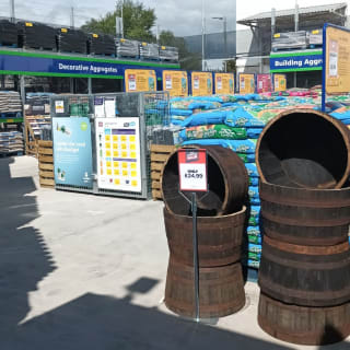 784-bmstores-reading-brunel-store-with-garden-centre-11