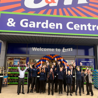 784-bmstores-reading-brunel-store-with-garden-centre-opening-3