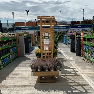 784-bmstores-reading-brunel-store-with-garden-centre