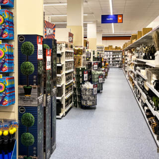 789-bmstores-camberley-instore-14