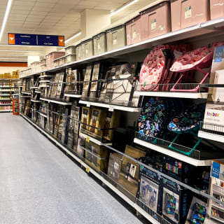 789-bmstores-camberley-instore-17