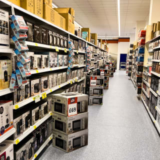 789-bmstores-camberley-instore-18