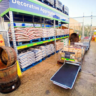 796-bmstores-faraday-garden-centre-2