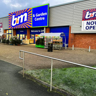 806-bmstores-franklin-store-opening-outside-4