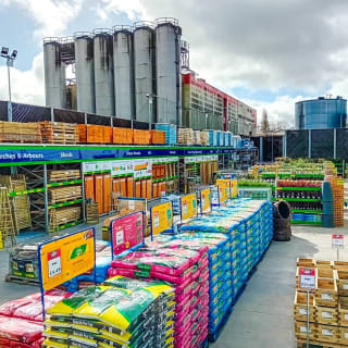 811-bmstores-banbury-store-with-garden-centre-2024-03-16-10