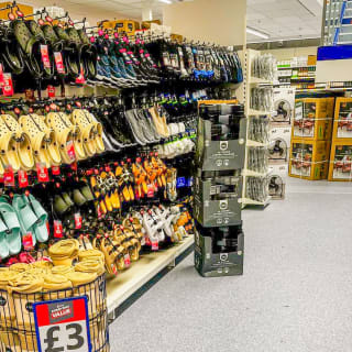 811-bmstores-banbury-store-with-garden-centre-2024-03-16-22
