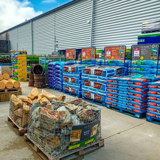 811-bmstores-banbury-store-with-garden-centre-2024-03-16-5