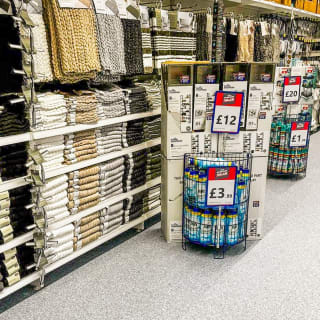 811-bmstores-banbury-store-with-garden-centre-2024-03-16-53