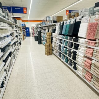 812-bmstores-front-street-store-opening-19