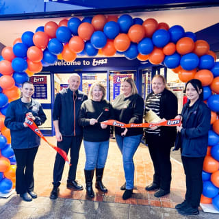 812-bmstores-front-street-store-opening-3