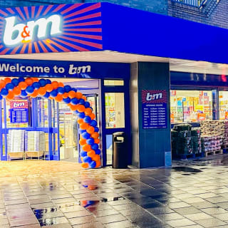 812-bmstores-front-street-store-opening-34
