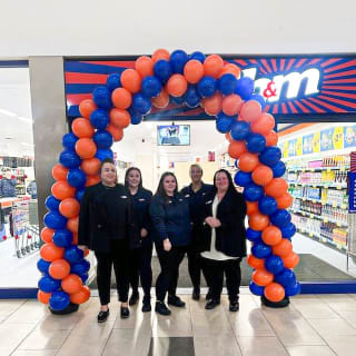 816-bmstores-the-galleries-washington-store-opening