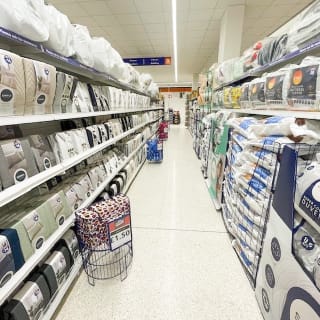 824-bmstores-clowne-store-opening-10