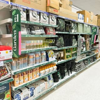 824-bmstores-clowne-store-opening-13