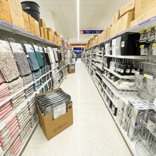 824-bmstores-clowne-store-opening-20