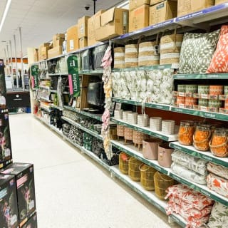 824-bmstores-clowne-store-opening-24