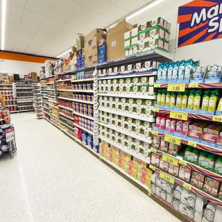 824-bmstores-clowne-store-opening-40