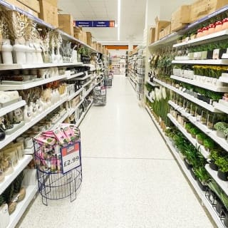 824-bmstores-clowne-store-opening-43