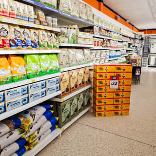 827-bmstores-guildbourne-store-opening-11