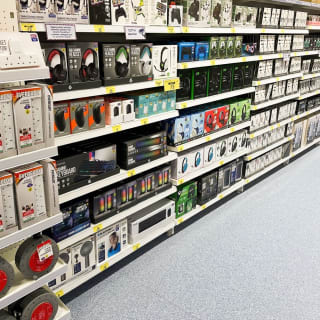 828-bmstores-watford-store-opening-30