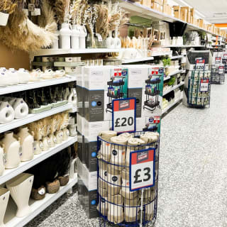 841-bmstores-frogmore-street-store-opening-2024-04-19-14