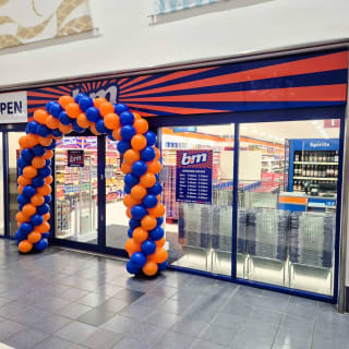 883-bandm-great-yamouth-market-gate-new-store-3