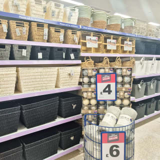 883-bandm-great-yamouth-market-gate-new-store-33