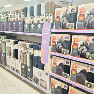 883-bandm-great-yamouth-market-gate-new-store-35