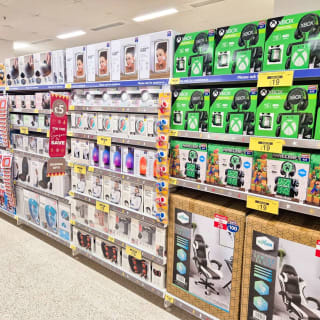 883-bandm-great-yamouth-market-gate-new-store-51