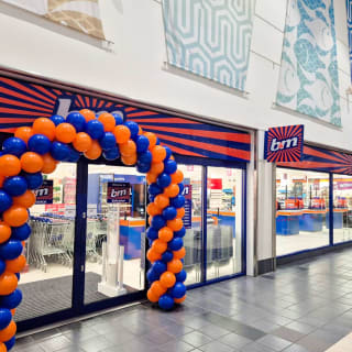 883-bandm-great-yamouth-market-gate-new-store-61