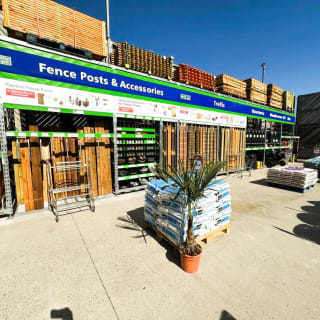 898-bmstores-bishop-auckland-store-opening-76