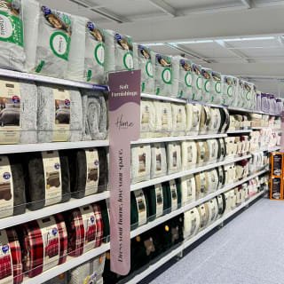 921-bmstores-stamford-store-opening-45