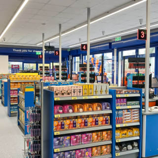 927-bmstores-diss-store-opening-10