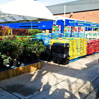 935-bmstores-waltham-cross-store-opening-9